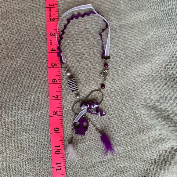 2x25$ 🐿 🍁 CREATION - Skull short necklace - ruban bead feather - purple white - Picture 11 of 11
